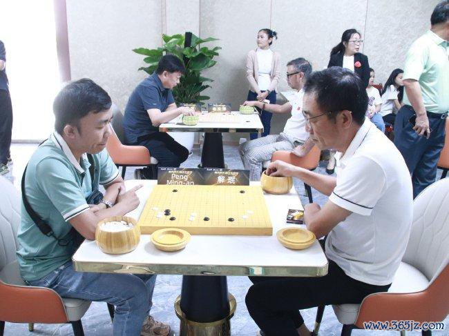 解珉对阵老挝棋手