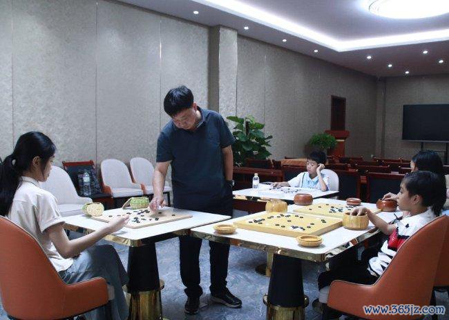 陈宇斥地老挝小棋手